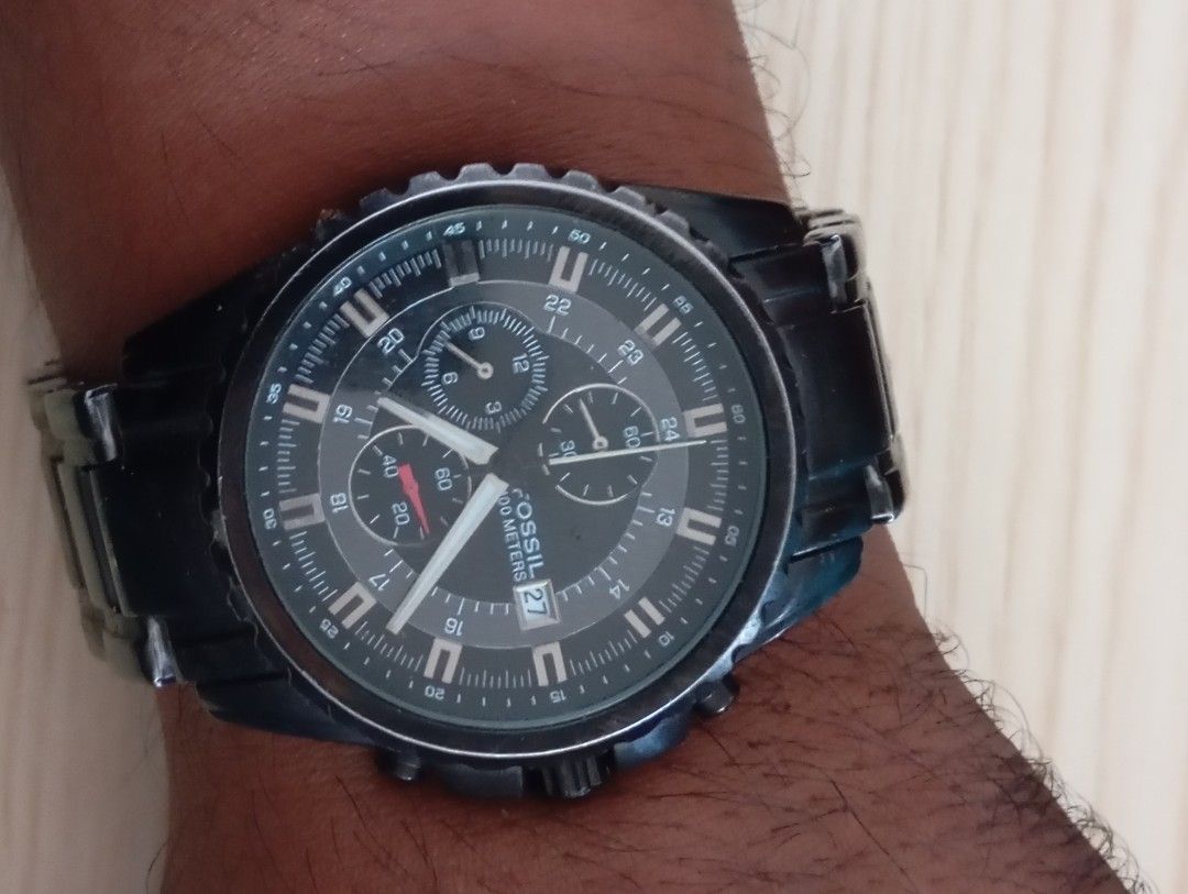 Fossil chronograph (Category: Men's Watches) located in Las Pinas. Submitted by quick_deals_great_finds2 (Listing ID 1468126945, Image 2). Description: Original good working condition Quartz chronograph with battery 40mm Fits wrist size 6.8 inches.