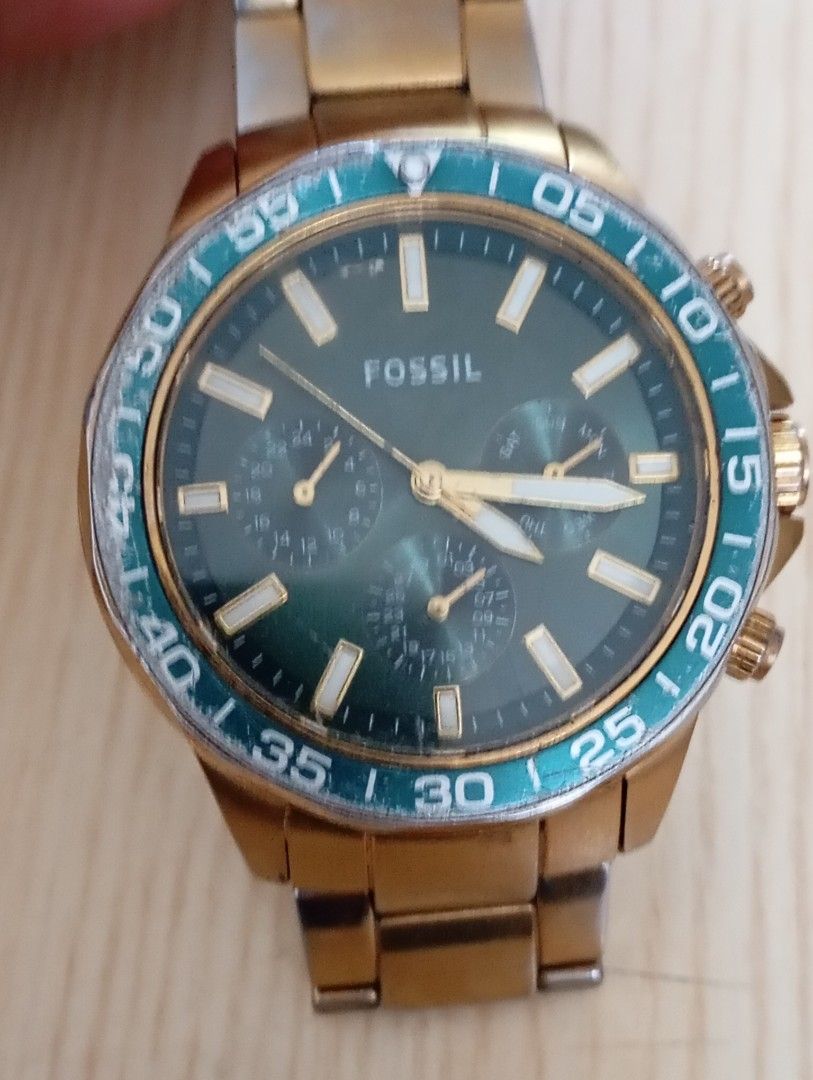 Fossil chronograph (Category: Men's Watches) located in Las Pinas. Submitted by quick_deals_great_finds2 (Listing ID 1468133004, Image 1). Description: Original good working condition Quartz chronograph with battery 45mm big size fits wrist 6.8 inches.