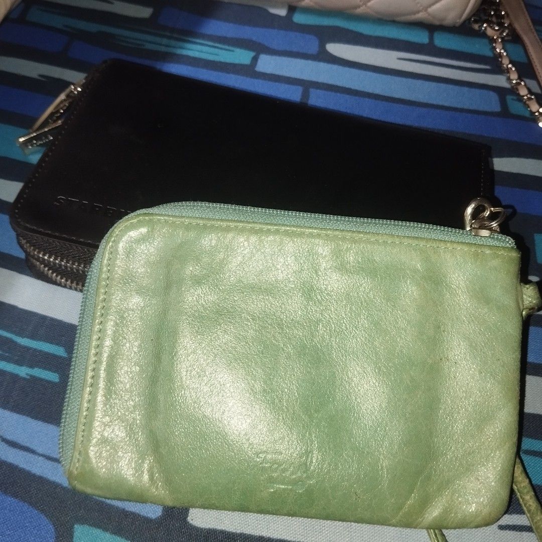 Fossil Green Leather Zip Wallet (Category: Wallets & Card holders) located in Manila. Submitted by lene48 (Listing ID 1468216888, Image 2). Description: Green leather wallet from Fossil. Zip-around closure with wrist strap attached. Colorful circle print fabric lining inside. Genuine leather construction with debossed logo on the front. Compact size, handy to grab and go..