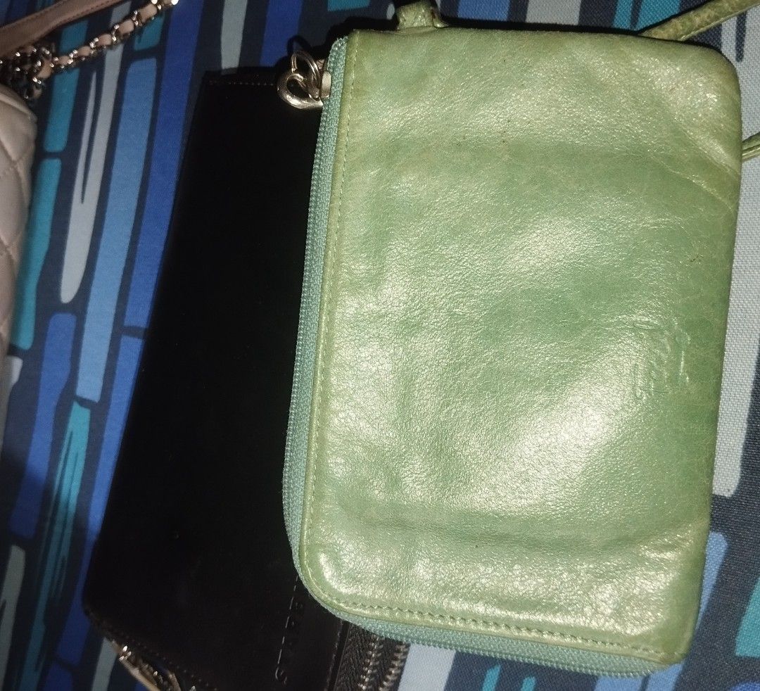Fossil Green Leather Zip Wallet (Category: Wallets & Card holders) located in Manila. Submitted by lene48 (Listing ID 1468216888, Image 1). Description: Green leather wallet from Fossil. Zip-around closure with wrist strap attached. Colorful circle print fabric lining inside. Genuine leather construction with debossed logo on the front. Compact size, handy to grab and go..