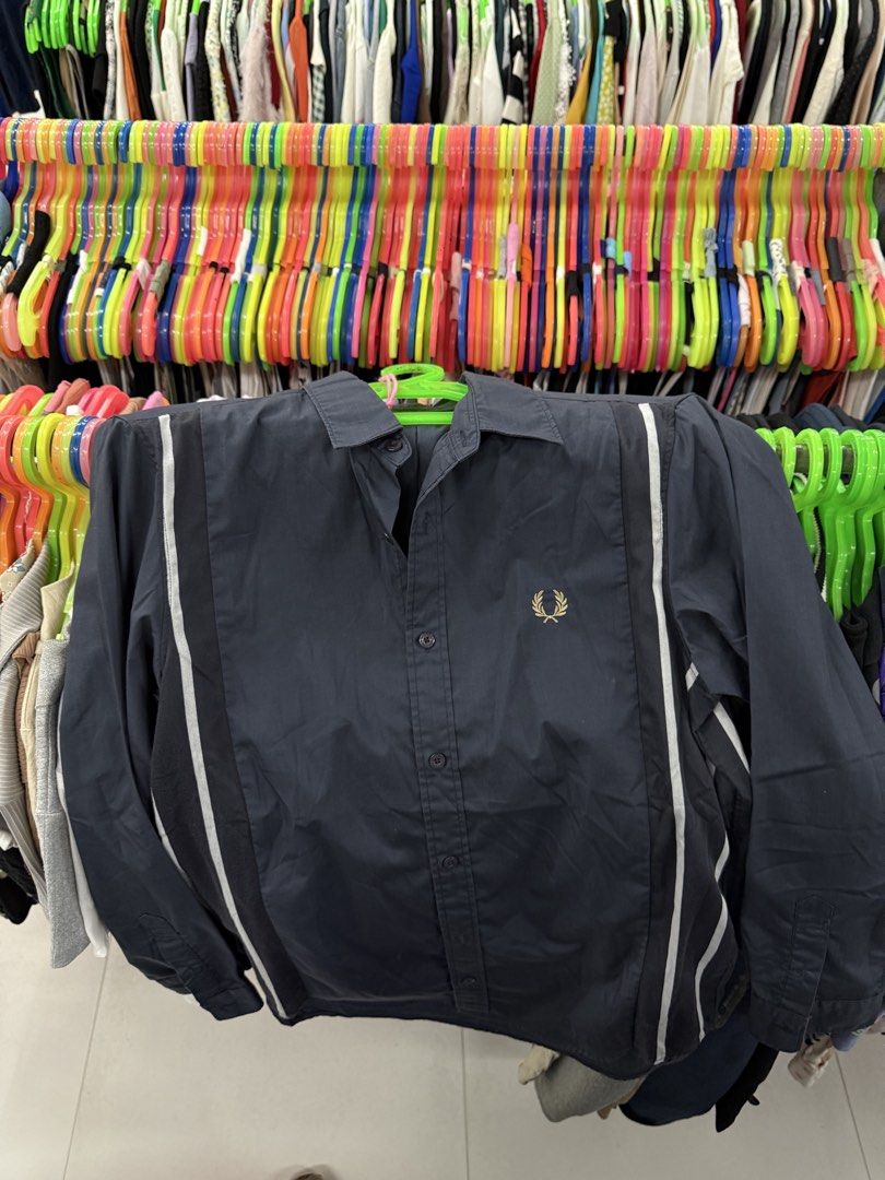 Fred perry longsleeve (Category: Tshirts & Polo Shirts ) located in Daraga. Submitted by casualthread (Listing ID 1468186787, Image 3). Description: Authentic No issue Need wash 9.5/10 Solid pa ng condition Med on tag 20x27.