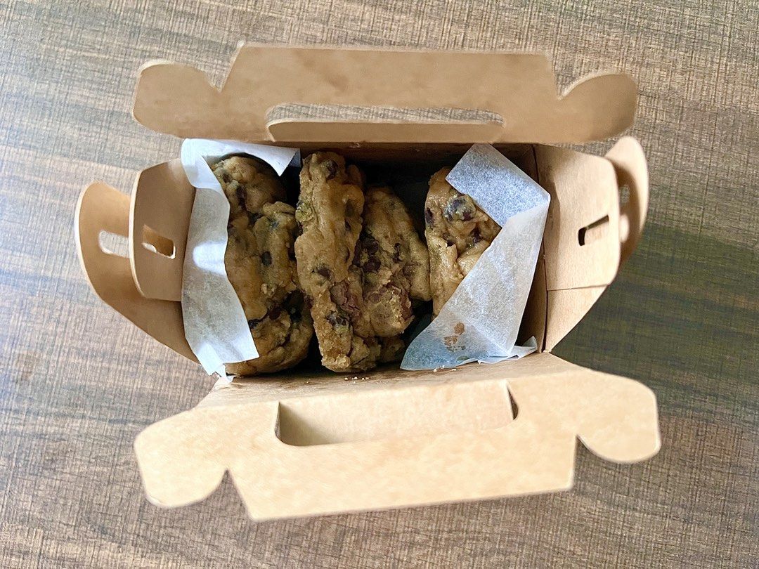 Freshly Baked Choco Chunk Walnut Cookies (Category: Homemade Bakes) located in Quezon City. Submitted by saveproject (Listing ID 1468189565, Image 1). Description: 👩‍🍳 #Homemade 🎁 Available in box of 3 🍪 Approximately 130-180grams per piece 🎅 Perfect giveaways this coming Christmas 🎄 📲 Preorder now 🧾 MOP: Gcash only 🚚 MOD: Lalamove .