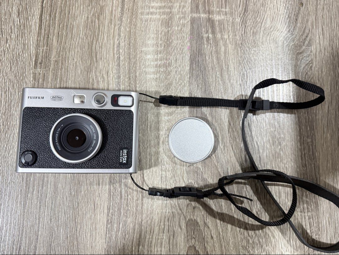 Fujifilm Instax Mini Evo – For Sale (Category: Cameras) located in Caloocan City. Submitted by allysagab__ (Listing ID 1468083304, Image 1). Description: Selling my instax mini evo black Inclusions: Strap and lens cover With slight dents but 100% working condition RFS: rarely used 📍SJDM Bulacan 📍QC.