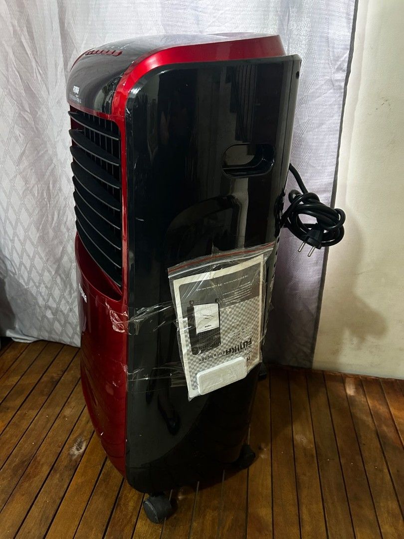 Fujika Turbo Heater Fan (Category: Fans) located in Taguig. Submitted by lhadychinitah (Listing ID 1468255944, Image 2). Description: Model: FU-4733 (220v) The unit is designed for indoor heating and includes a remote control for adjustments. It offers turbo heating capabilities for fast warming in room sizes of approximately 43–53㎡..