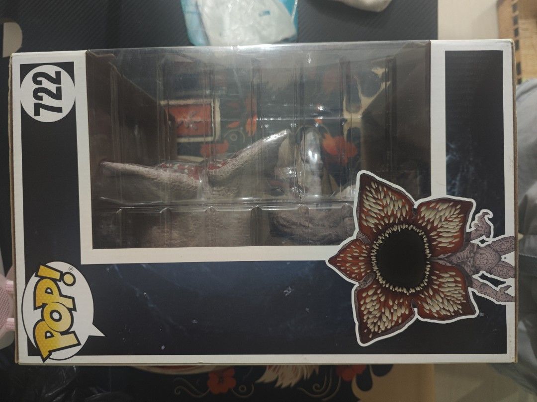 Funko Pop Stranger Things Demogorgon / Suzie (Category: Figurines & Statues) located in Taguig. Submitted by elmomomoshi (Listing ID 1468251758, Image 3). Description: - Item: Funko Pop! Television Demogorgon (#722) - Series: Stranger Things (Netflix) - Back Art: Features other characters like Eleven and Steve - Condition: Brand new in box, never opened - Perfect for Funko collectors and Stranger Things fans! 9.5/10 BOX CONDITION Location: Taguig