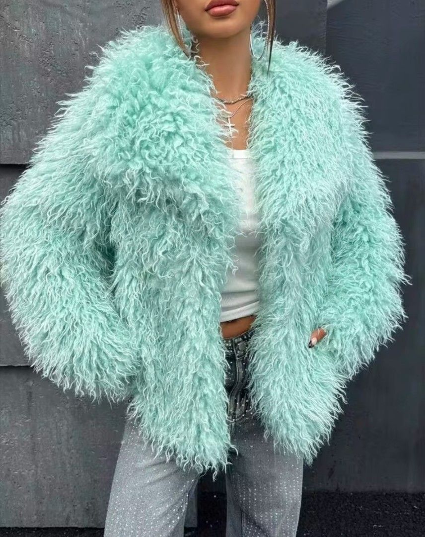Fur Jacket Coat (Category: Coats, Jackets and Outerwear) located in La Trinidad. Submitted by starlascloset (Listing ID 1468078104, Image 2). Description: .