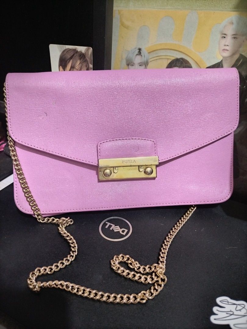Furla Metropolis leather crossbody (Category: Shoulder Bags) located in Valenzuela. Submitted by nurzdara28 (Listing ID 1468076874, Image 1). Description: Furla Metropolis leather crossbody or shoulder bag in a lavender or pinkish-purple shade with gold-tone hardware. Coded. Preloved. Lalamove ready. No inclusions..