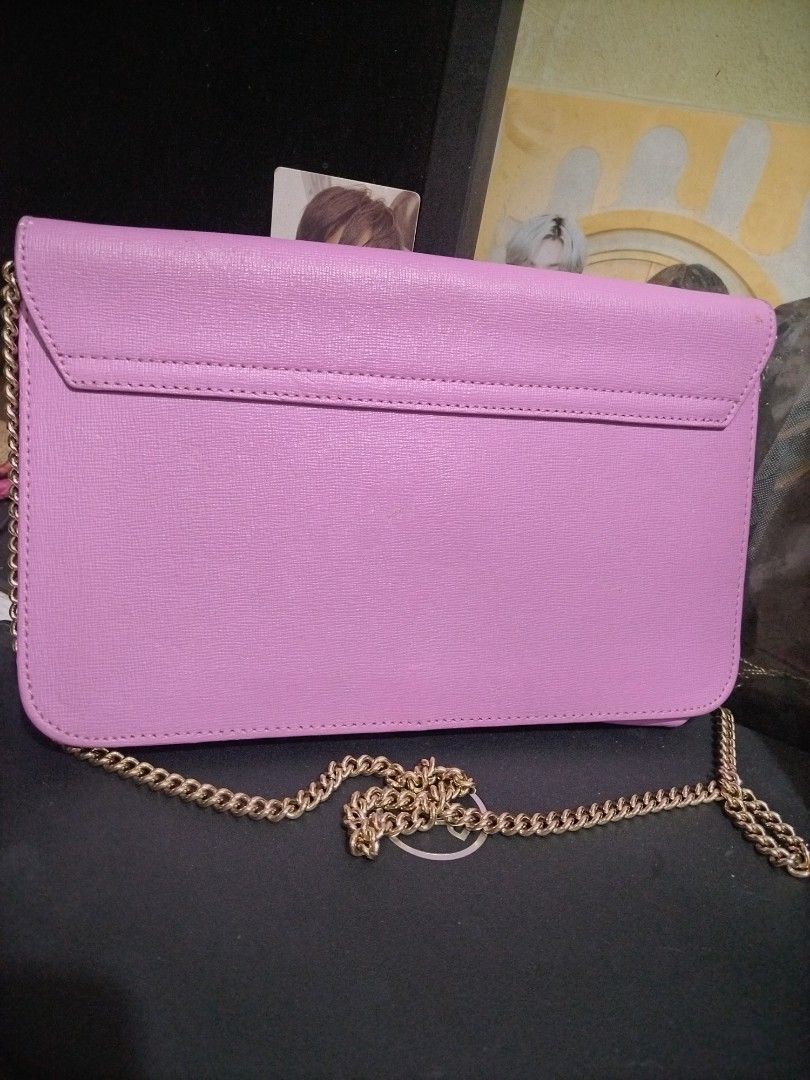 Furla Metropolis leather crossbody (Category: Shoulder Bags) located in Valenzuela. Submitted by nurzdara28 (Listing ID 1468076874, Image 2). Description: Furla Metropolis leather crossbody or shoulder bag in a lavender or pinkish-purple shade with gold-tone hardware. Coded. Preloved. Lalamove ready. No inclusions..