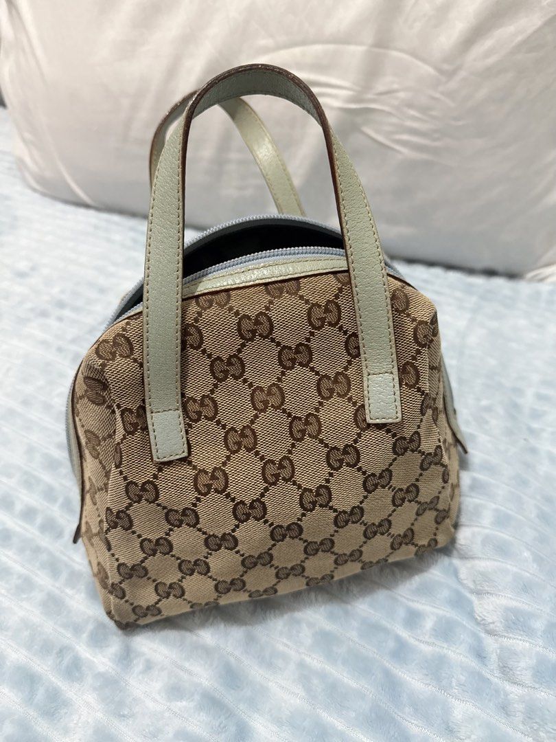 G u c c i Tofu hand bag (Category: Purses & Pouches) located in Manila. Submitted by brandedboutique04 (Listing ID 1468110447, Image 2). Description: .