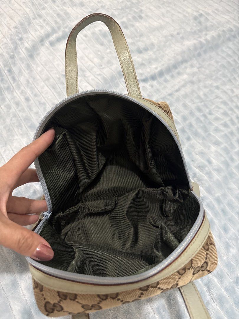 G u c c i Tofu hand bag (Category: Purses & Pouches) located in Manila. Submitted by brandedboutique04 (Listing ID 1468110447, Image 3). Description: .