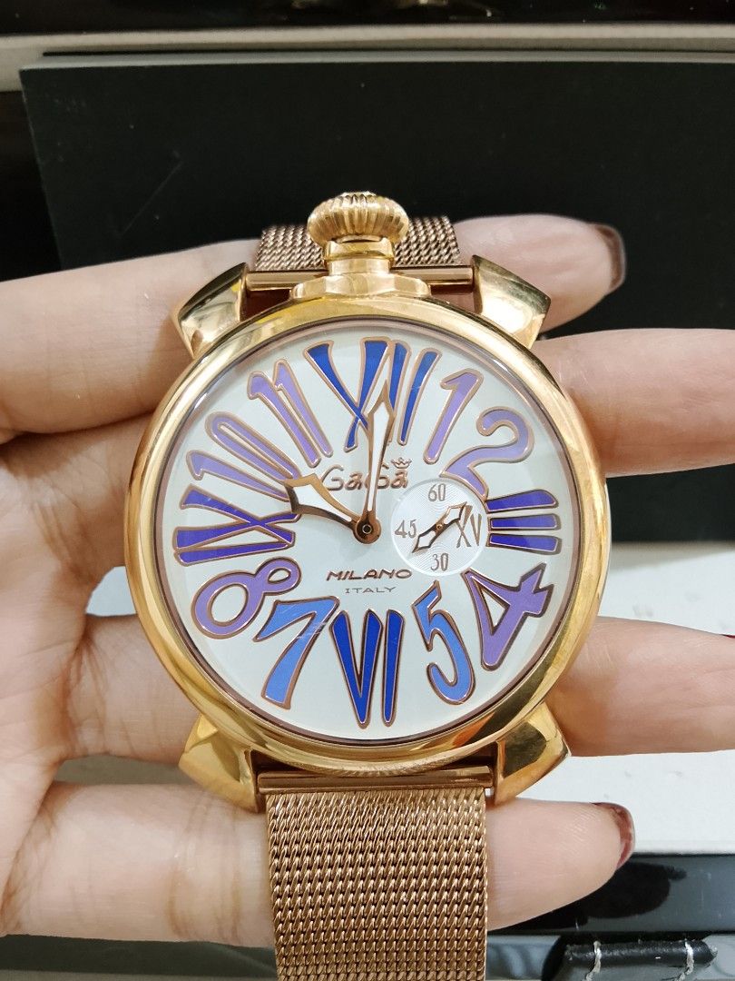 GaGa Milano Watch Box Set (Category: Women's Watches) located in Paranaque City. Submitted by paras0620 (Listing ID 1468111506, Image 2). Description: - Authentic GaGa Milano glossy black watch box - Features a sleek gold logo stamped in the center - Designed with decorative leather straps and metal buckles on both ends - Includes the original white outer cardboard box - Ideal for watch storage, display, or gifting issue: Hairliness.