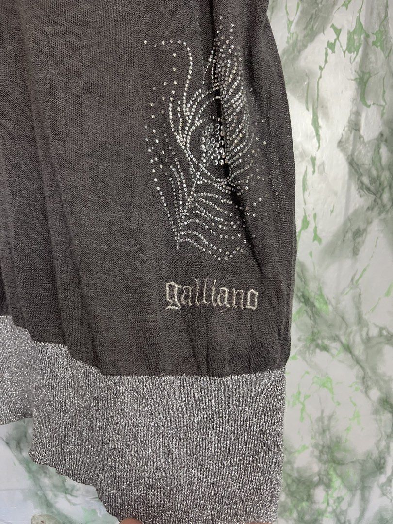 GALLIANO Blouse (Category: Shirts) located in Bulacan. Submitted by letsfindukaywithme (Listing ID 1468077009, Image 3). Description: Gliano blouse Large Like new No issue +sf psyment first Ship via J&T.
