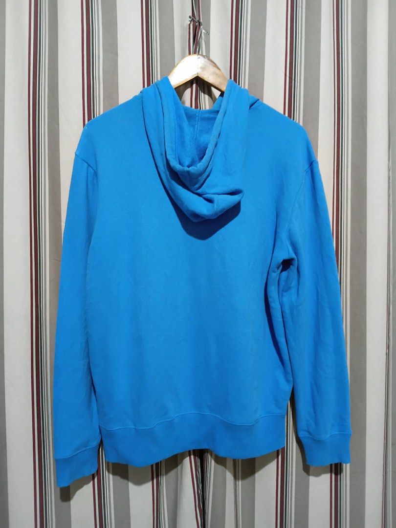 GAP Authentic Hoodie Small ( 23x28) (Category: Coats, Jackets and Outerwear) located in Calapan. Submitted by shakalak2 (Listing ID 1468219778, Image 3). Description: Authentic With signs of used /issue see last 3 photo 23x28.