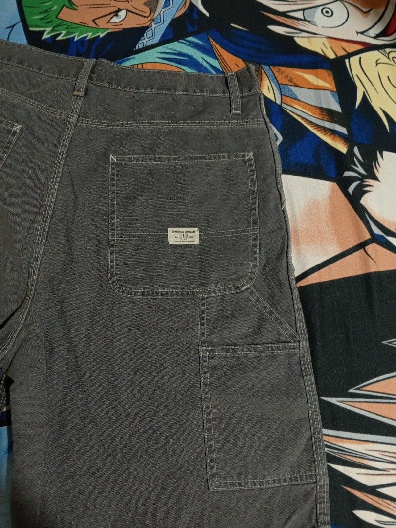 Gap Carpenter Shorts Size 36 (Category: Shorts) located in Castillejos. Submitted by eross07 (Listing ID 1468200721, Image 1). Description: - Brand: Gap Factory Store - Style: Utility cargo shorts with straight leg fit - Color: Dark grey - Size: 36 - Material: 100% cotton - Features: Tool pockets, hammer loop, contrast stitching, and branded metal button closure.