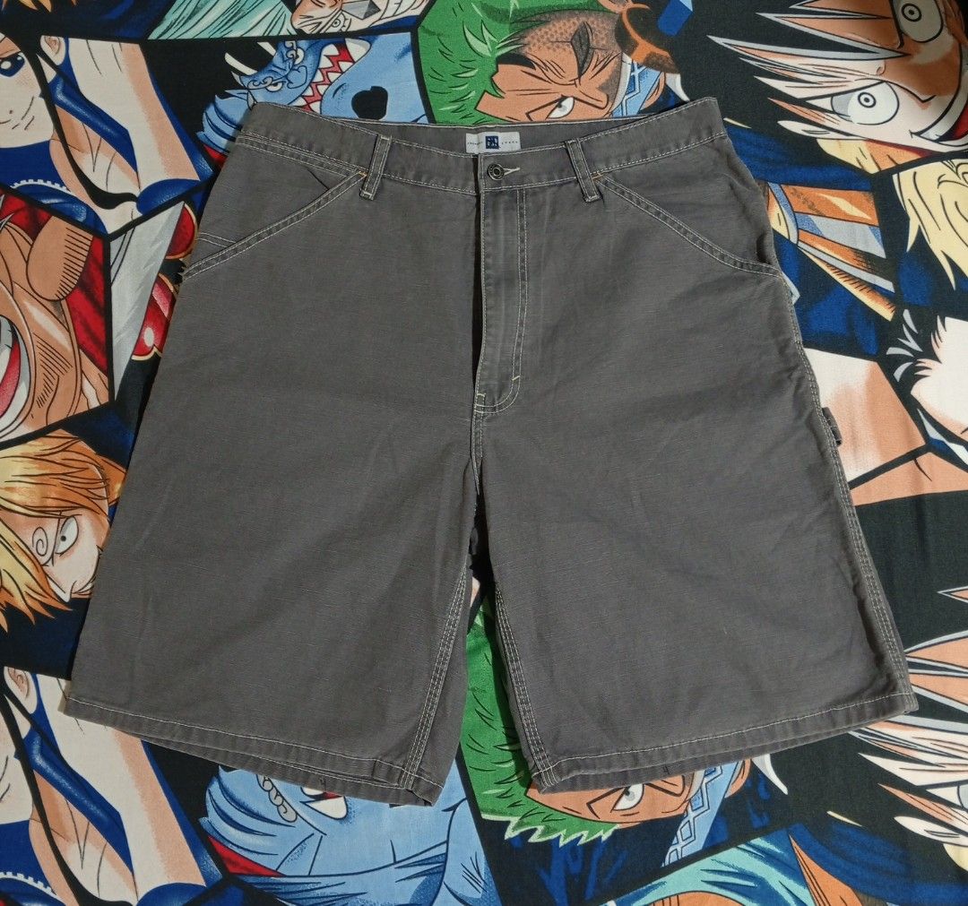 Gap Carpenter Shorts Size 36 (Category: Shorts) located in Castillejos. Submitted by eross07 (Listing ID 1468200721, Image 2). Description: - Brand: Gap Factory Store - Style: Utility cargo shorts with straight leg fit - Color: Dark grey - Size: 36 - Material: 100% cotton - Features: Tool pockets, hammer loop, contrast stitching, and branded metal button closure.