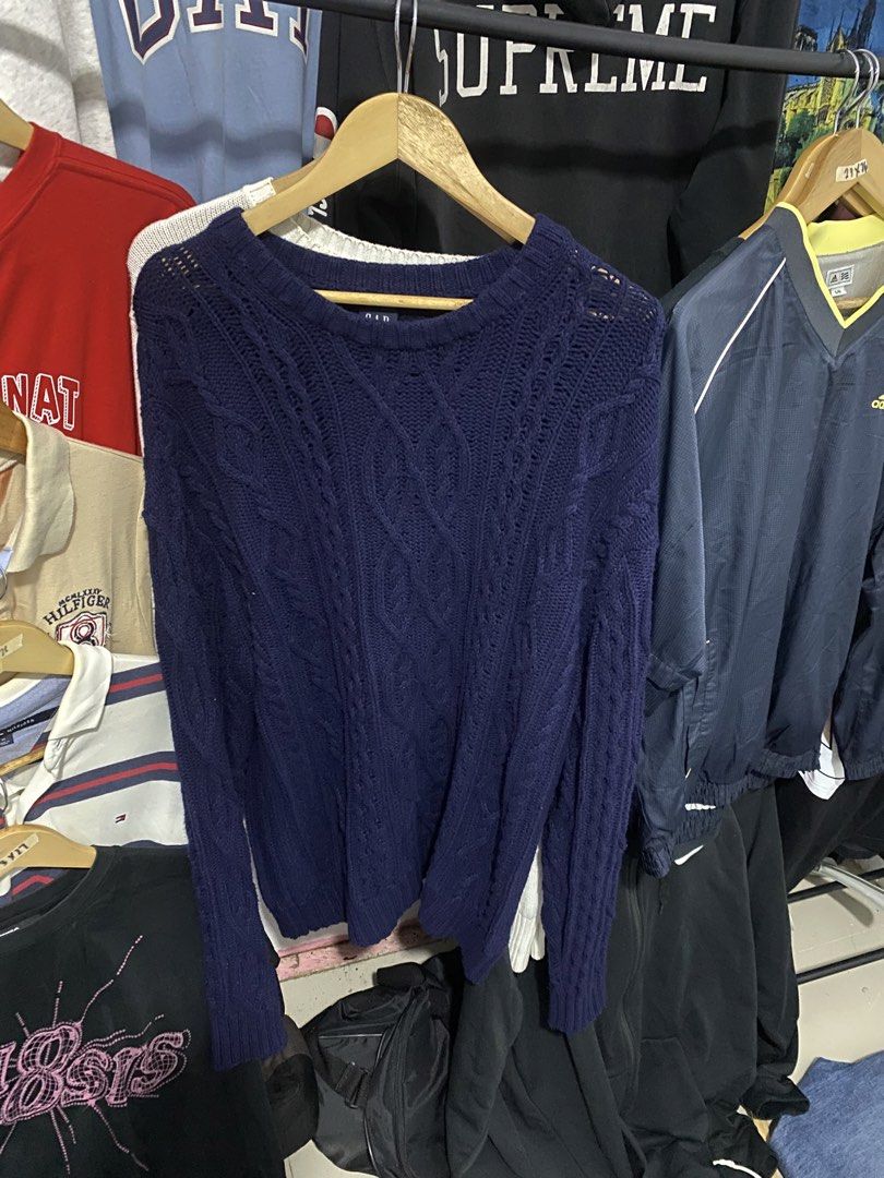 GAP KNITTED SWEATER (Category: Longsleeves) located in Siniloan. Submitted by lancelandicho (Listing ID 1468203801, Image 1). Description: .