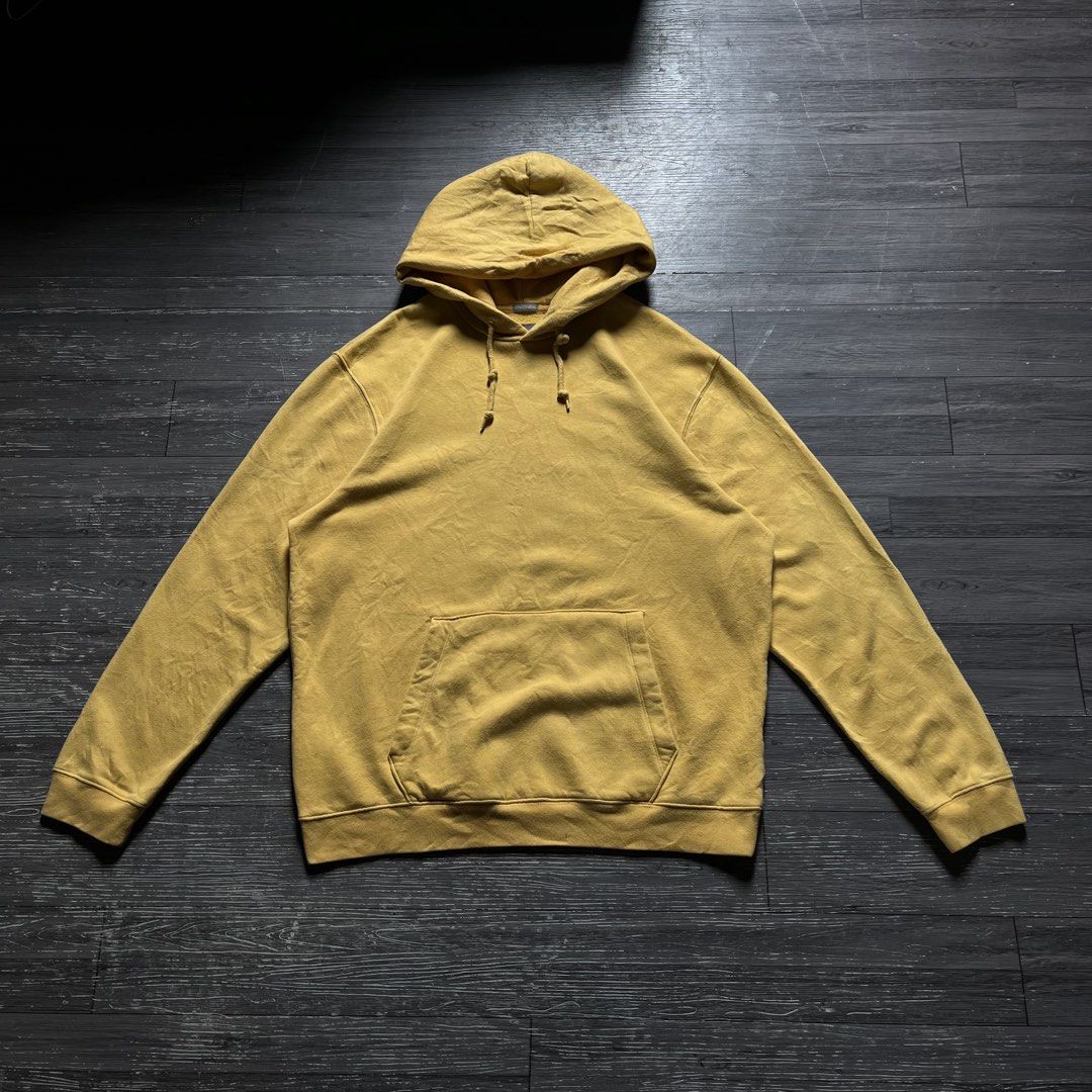 Gap Pullover Hoodie Mustard Yellow Large (Category: Coats, Jackets and Outerwear) located in Baao. Submitted by lythrift2005935 (Listing ID 1468069442, Image 2). Description: Gap Pullover Hoodie Mustard Yellow L 24 Width x 28 Length Excellent - No issue - 10/10 Color rate Mine ₱599 + sf.