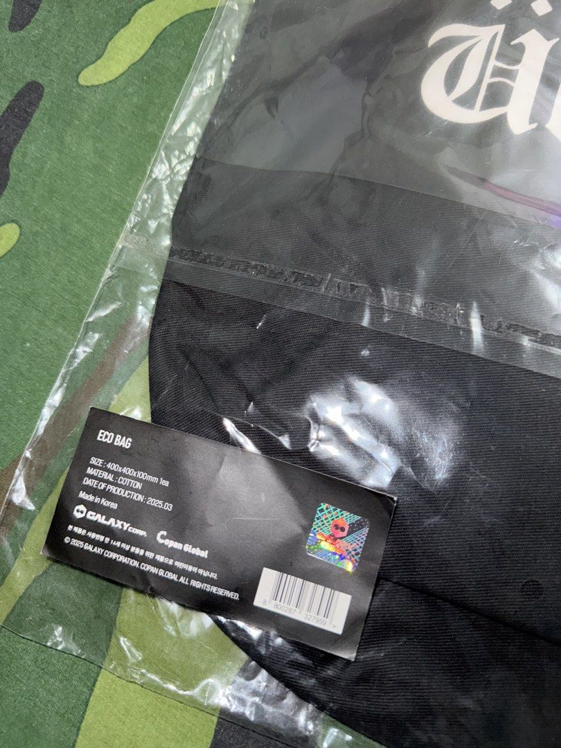 G-DRAGON UBERMENSCH Black Eco Bag (Category: Music Accessories) located in Manila. Submitted by trumanblack1975 (Listing ID 1468176951, Image 3). Description: - G-DRAGON UBERMENSCH (Made in Korea by Galaxy Corp & Copan Global) - Condition: Brand new, unopened, sealed in original plastic packaging with tag attached - Material: Black cotton - Size: 400 x 400 x 100 mm - Design: Large gothic logo on the front, graphic symbol on the back.