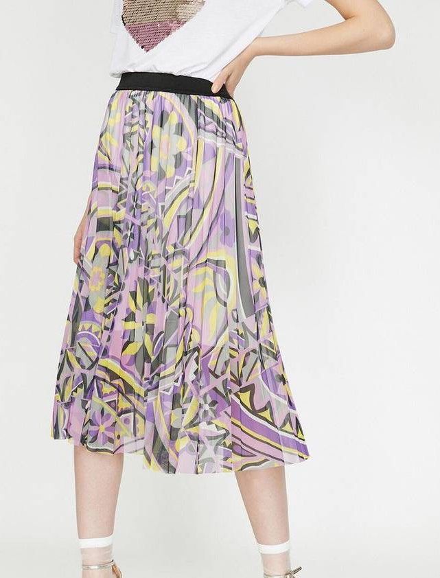 Geometric Bicolor Pleated Maxi Skirt (Category: Skirts) located in Binan City. Submitted by myprelovedhaul (Listing ID 1468146080, Image 1). Description: The image shows the PINKY&DIANNE ジオメトリックバイカラープリーツスカート (Geometric Bicolor Pleated Skirt), a midi-length pleated skirt featuring a dynamic geometric puzzle-like mirror print.