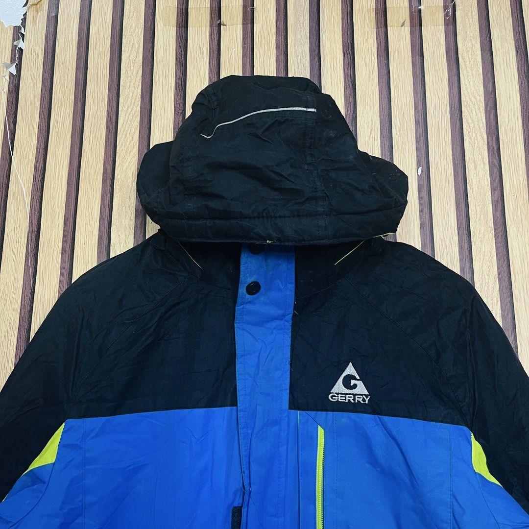GERRY TWO-TONED BLUE LARGE 22x28 (Category: Coats, Jackets and Outerwear) located in Dasmarinas. Submitted by yg_supplies (Listing ID 1468099014, Image 3). Description: GERRY TWO-TONED BLUE LARGE 22x28.