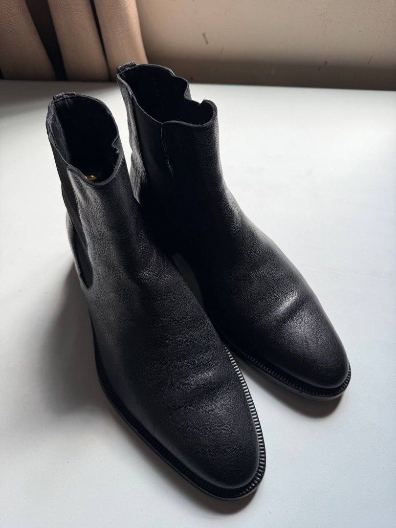 Giorgio Armani Boots (Category: Boots) located in Cagayan de Oro. Submitted by thrift_crate.ph (Listing ID 1468220364, Image 2). Description: ɢɪᴏʀɢɪᴏ ᴀʀᴍᴀɴɪ ʙᴏᴏᴛs 𝐒𝐢𝐳𝐞: 8.5UK / 9.5US / 27.5cm / best fits a 10US 𝐂𝐨𝐧𝐝𝐢𝐭𝐢𝐨𝐧 𝐫𝐚𝐭𝐞: 9.5/10 𝐂𝐨𝐥𝐨𝐫 𝐫𝐚𝐭𝐞: 10/10 Issue/s: Minimal heel drag Description: Buffalo Leather Heavy pair Goodyear Welted pair.