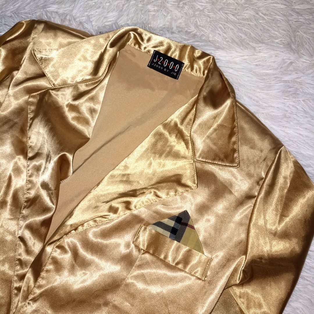Gold Satin Coat (Category: Coats, Jackets and Outerwear) located in Manila. Submitted by goldenmountain.e4137d (Listing ID 1468179675, Image 3). Description: Never been worn, still good as new..