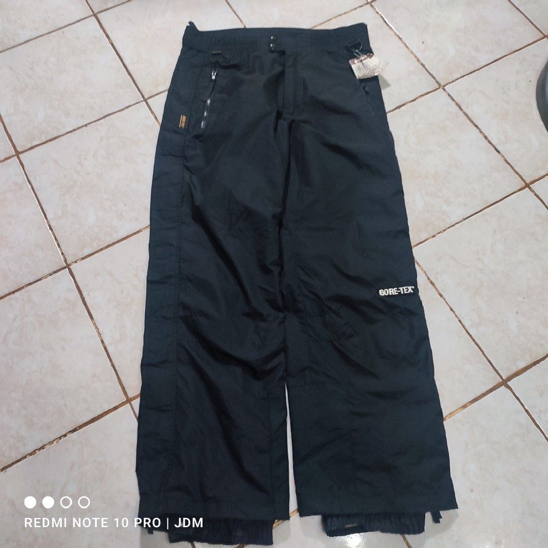 Gore-tex Outdoor waterproof pants (Category: Trousers) located in Antipolo. Submitted by klashnikov (Listing ID 1468077032, Image 1). Description: Excellent condition,USA made ,waterproof, baggy pants Size:Medium US Dimes:w34xL41 (hem 10.5") (leg opening 13") Tags:complete Condition: Excellent Honest issue:used Payment option:Bank transfer,gcash,cash ₱700 only! Pwede videocall for legitimacy Pwede pickup sa aking munting garahe waze (JDM thrift s