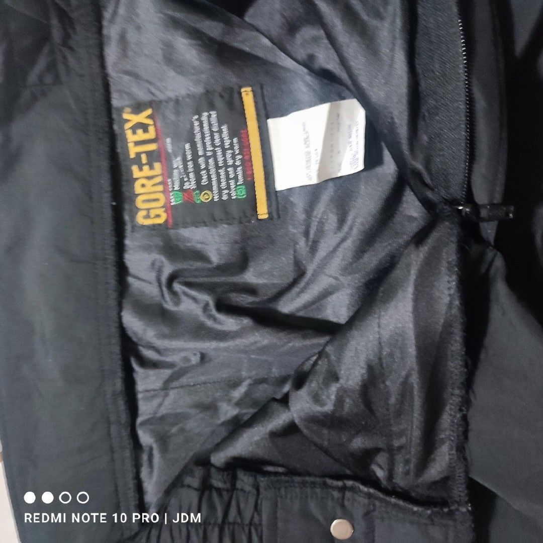 Gore-tex Outdoor waterproof pants (Category: Trousers) located in Antipolo. Submitted by klashnikov (Listing ID 1468077032, Image 2). Description: Excellent condition,USA made ,waterproof, baggy pants Size:Medium US Dimes:w34xL41 (hem 10.5") (leg opening 13") Tags:complete Condition: Excellent Honest issue:used Payment option:Bank transfer,gcash,cash ₱700 only! Pwede videocall for legitimacy Pwede pickup sa aking munting garahe waze (JDM thrift s