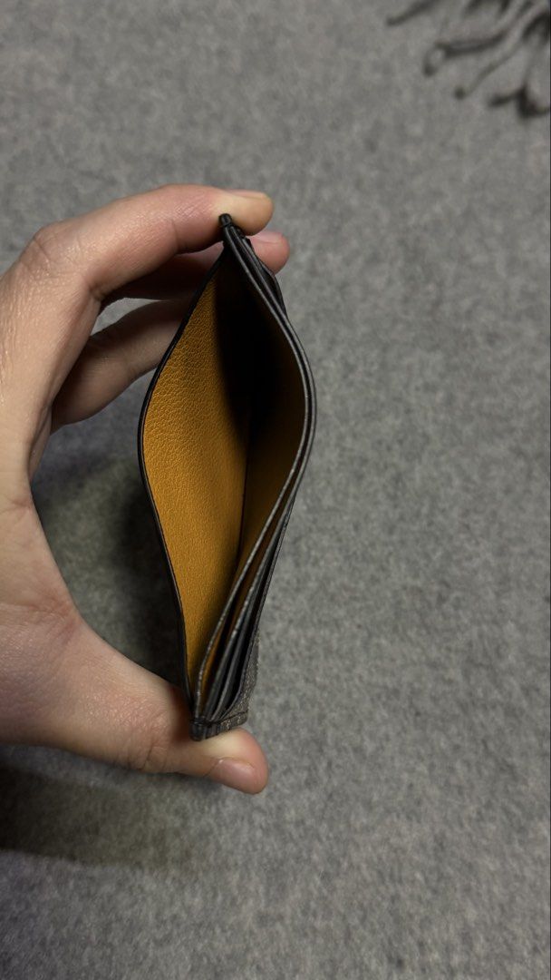 Goyard Saint Sulpice Card Holder (Category: Wallets & Card holders) located in Rizal. Submitted by eecezy2thrift (Listing ID 1468070356, Image 3). Description: Cutey nito. * simplehan lang, * yan lang po literal wala pong Box na o ano pa at kasama lang po siya sa Box galing US. * paki check nalang po mga Details sa Upload photos * AS IS 📌 𝗜𝗠𝗣𝗢𝗥𝗧𝗔𝗡𝗧 𝗡𝗢𝗧𝗘 ☟︎. 🚨◎ 𝗗𝗜𝗦𝗖𝗟𝗔𝗜𝗠𝗘𝗥: 𝗜 𝗵𝗲𝗿𝗲𝗯𝘆 𝗱𝗲𝗰𝗹𝗮𝗿𝗲 𝘁𝗵𝗮𝘁 𝗶 𝗱𝗼 𝗻