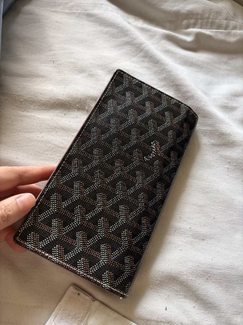 Goyard Saint Sulpice Wallet Brown (Category: Luxury Bags & Wallets) located in Pasig City. Submitted by sherlock2024 (Listing ID 1468062238, Image 2). Description: - Brand: Goyard - Material: Brown chevron canvas with tan leather interior - Features: Multiple card slots and spacious compartments - Closure: Secure snap button - Inclusions: Original green box and yellow felt cover - Condition: Light signs of use on the interior leather surface.