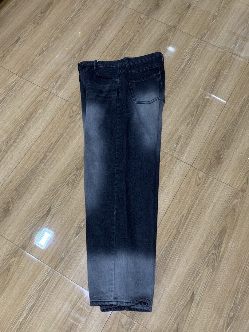Gradient Black Wide Leg Denim Jeans (Category: Jeans) located in Valencia. Submitted by leoquin (Listing ID 1468217607, Image 3). Description: Black Denim Acid Wash Pants W-33 L- 42 LO-10.