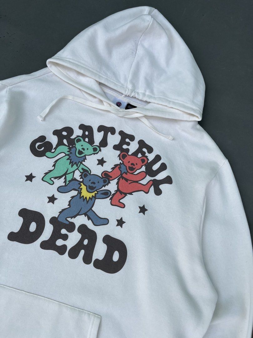 GRATEFUL DEAD DANCING BEARS PULLOVER HOODIE (Category: Hoodies) located in Quezon City. Submitted by kentstuff (Listing ID 1468086769, Image 2). Description: GRATEFUL DEAD DANCING BEARS PULLOVER HOODIE Size 2XL On Tag Shoulder-Hem : 32” Pit-Pit : 27” Condition: Excellent CR: 9/10 Flaws: ❌ Needwash DISCLAIMER: This is a thrifted item. All brands, logos, and trademarks belong to their rightful owners. We’re here to rehome great pieces — no brand af