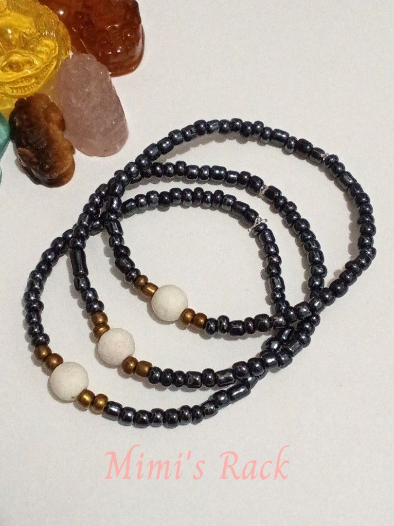 Gray Lava Stone Diffuser Bracelet (Category: Bracelets) located in Taguig. Submitted by mimisrack (Listing ID 1468256772, Image 2). Description: 🩶Lava Stone Benefits Traditionally associated with grounding, strength, stability, and emotional balance. Lava stones are also commonly used as essential oil diffusers because their porous texture can absorb a small amount of diluted essential oil. 🌿 How to Use: Add 1–2 drops of your favorite essential