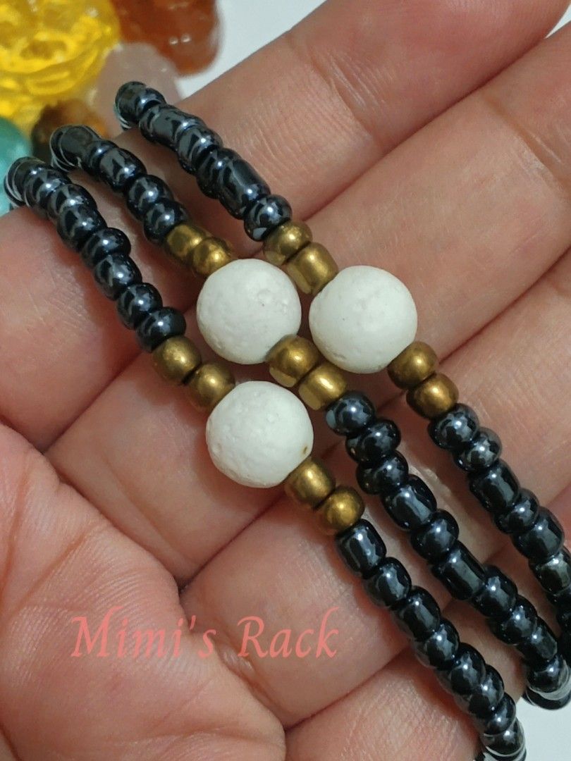 Gray Lava Stone Diffuser Bracelet (Category: Bracelets) located in Taguig. Submitted by mimisrack (Listing ID 1468256772, Image 1). Description: 🩶Lava Stone Benefits Traditionally associated with grounding, strength, stability, and emotional balance. Lava stones are also commonly used as essential oil diffusers because their porous texture can absorb a small amount of diluted essential oil. 🌿 How to Use: Add 1–2 drops of your favorite essential