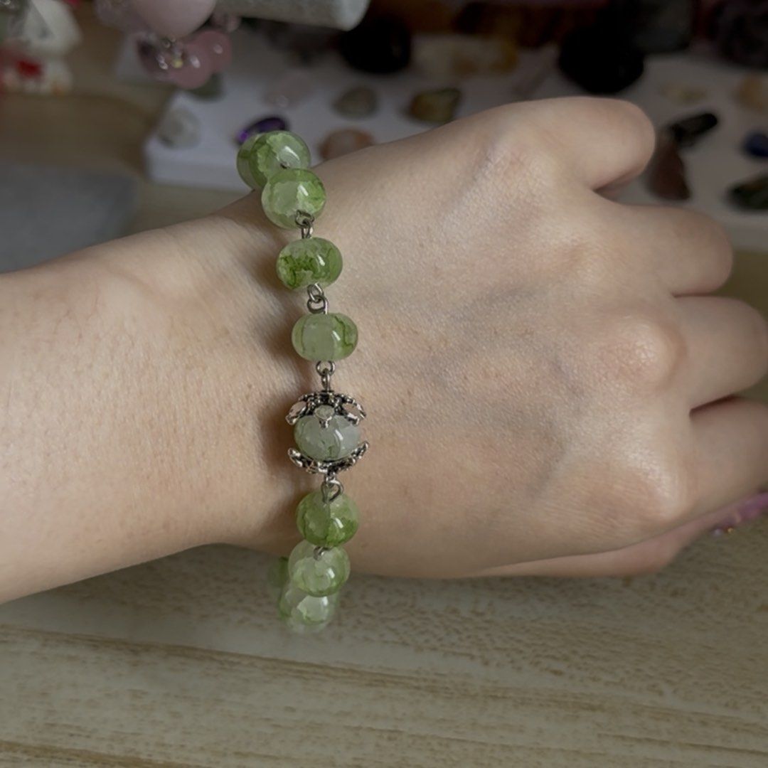 Green Glass Beaded Bracelet (Category: Bracelets) located in Las Pinas. Submitted by yviestments (Listing ID 1468196658, Image 2). Description: -Green crystal bracelet features dark green beads and lighter crackle stone beads. -Silver-tone chain link design with a lobster clasp closure. - Includes a free clear floating frame display case for safe storage and display 📏 BRACELET SIZE GUIDE Find your perfect fit! ✨ Choose the size that feels most c