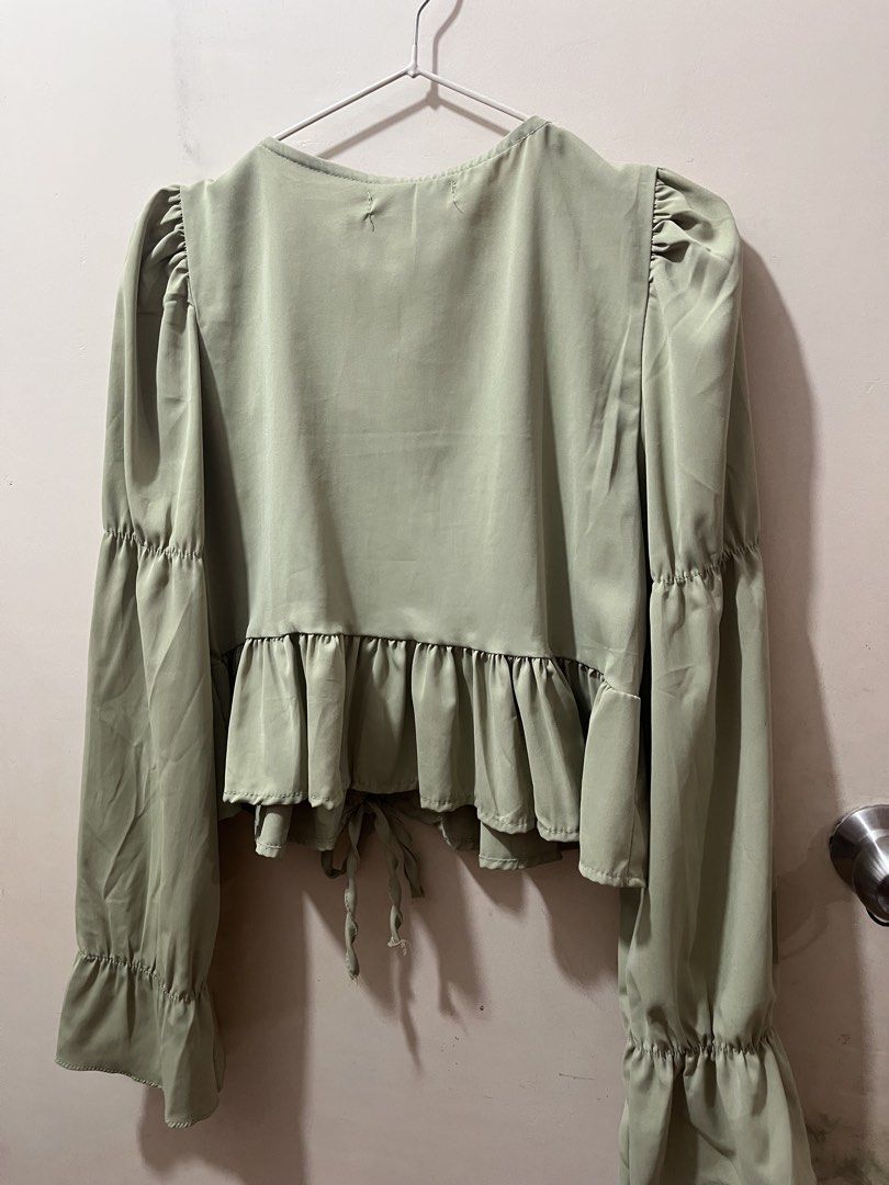 Green ruffles long-sleeves (Category: Longsleeves) located in Manila. Submitted by aiyuan17 (Listing ID 1468151209, Image 3). Description: Green ruffles long-sleeves Width: 14.5 inches Length: 17 inches Sleeve length: 24.5 inches .