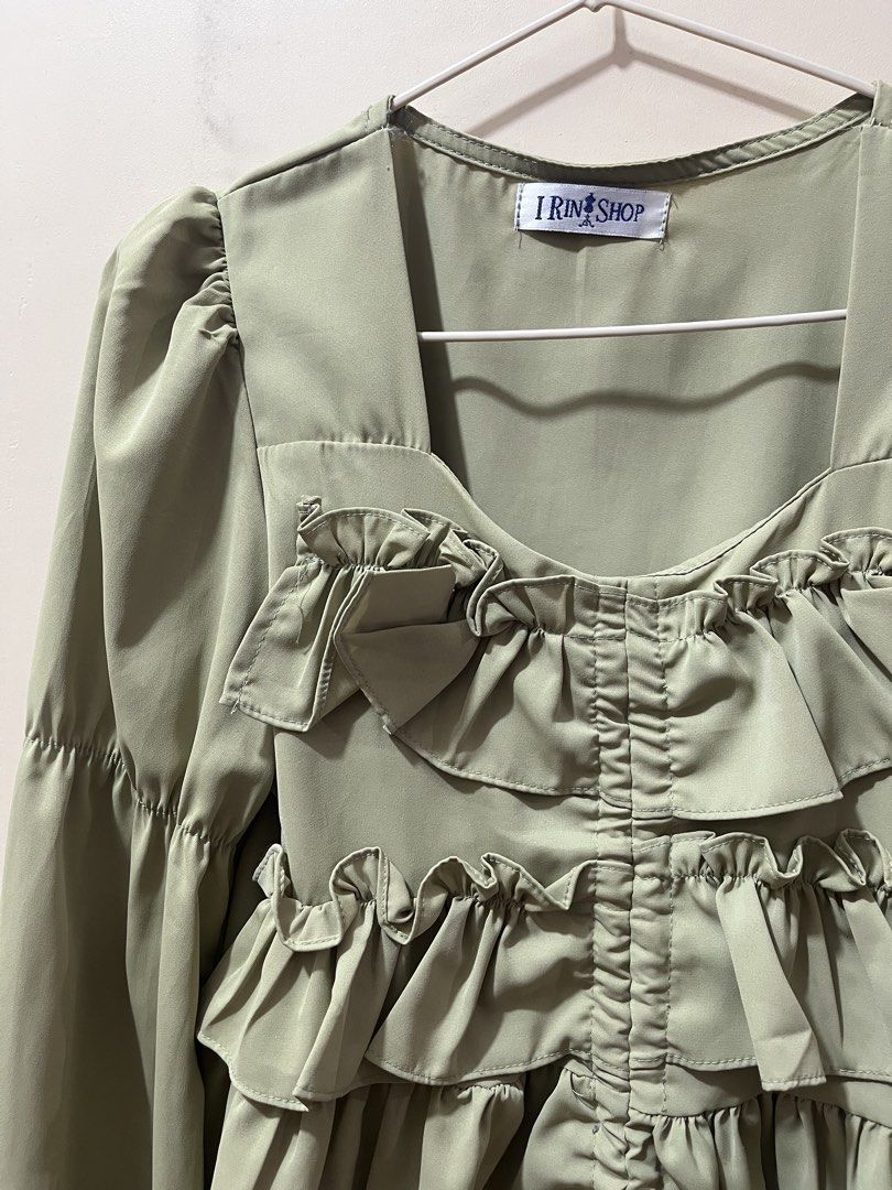 Green ruffles long-sleeves (Category: Longsleeves) located in Manila. Submitted by aiyuan17 (Listing ID 1468151209, Image 2). Description: Green ruffles long-sleeves Width: 14.5 inches Length: 17 inches Sleeve length: 24.5 inches .