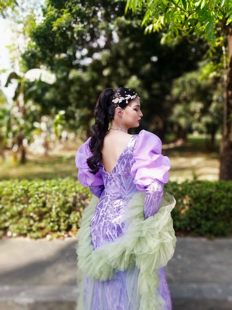 Green Tulle Fluffy Shawl (Category: Scarves) located in Rodriguez. Submitted by mk_shopaholic (Listing ID 1468069538, Image 3). Description: -once used -Green tulle fluffy shawl in a trendy European and American style - Features a huge, fluffy ruffled design with a dramatic long train - Lightweight, sheer fabric with incredible volume - Eye-catching statement piece for weddings, prenup photoshoots, or costume events.