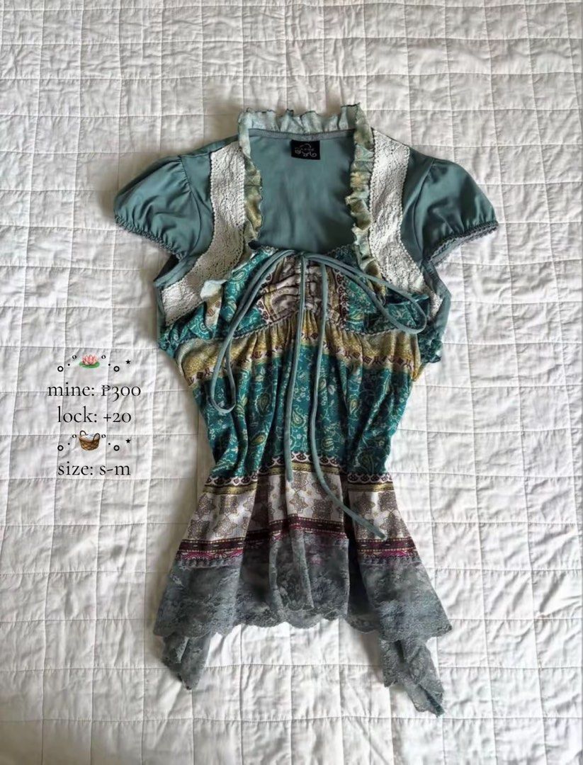 green vintage top (Category: Blouses) located in Naga. Submitted by aemiisclst (Listing ID 1468077924, Image 1). Description: .