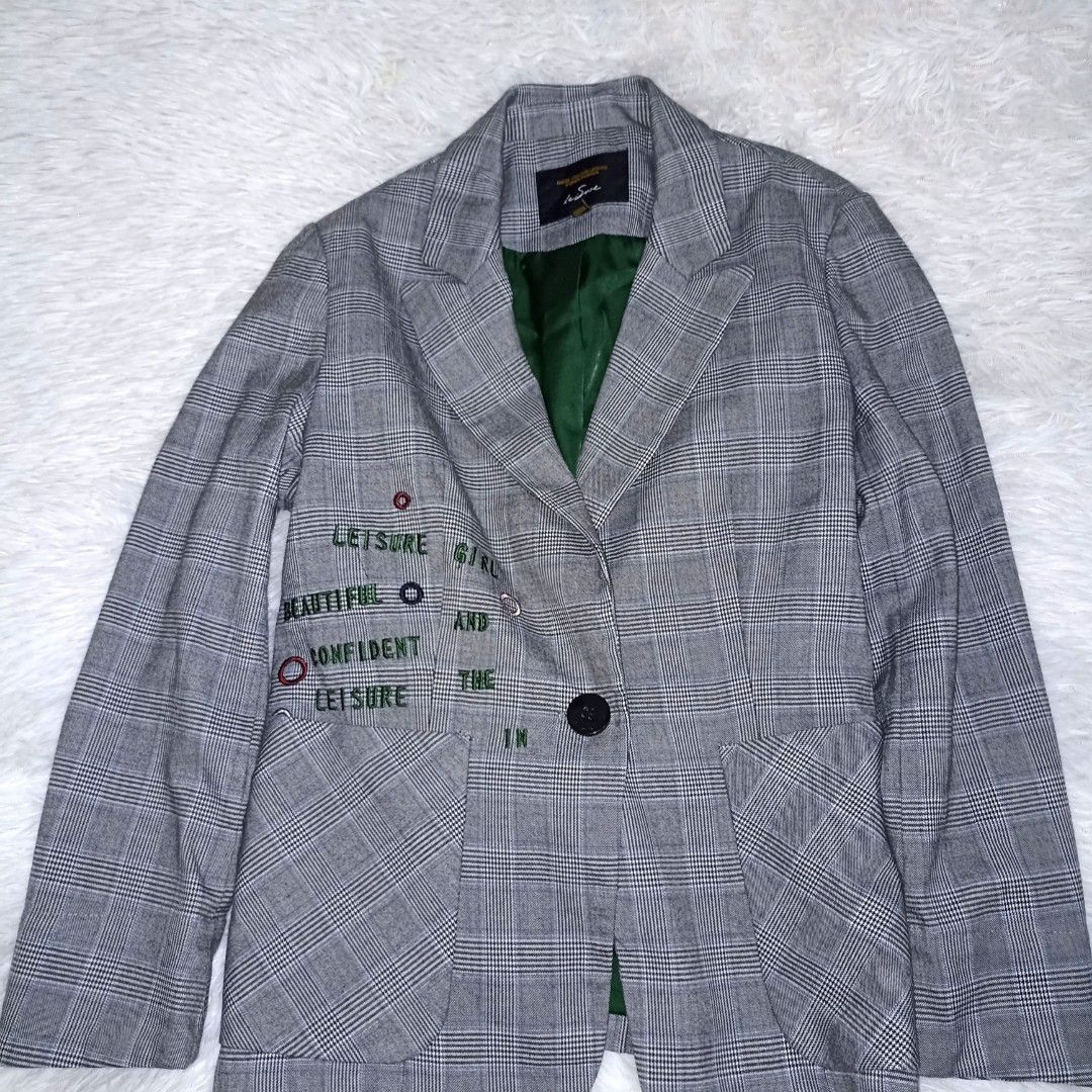 Grey Plaid Coat for Kid (Category: Coats, Jackets and Outerwear) located in Manila. Submitted by goldenmountain.e4137d (Listing ID 1468181798, Image 1). Description: Never been used. Quality is good. Tweed type of fabric. Buttons is complete. No damages and stains..
