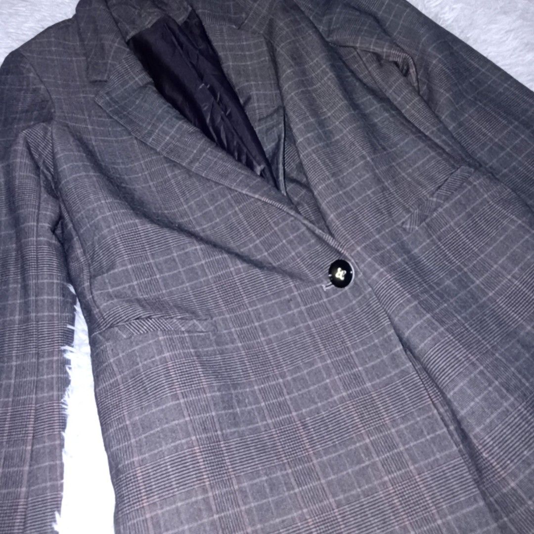 Grey Plaid Long Coat (Category: Coats, Jackets and Outerwear) located in Manila. Submitted by goldenmountain.e4137d (Listing ID 1468188333, Image 2). Description: Used Once. Full lining. Buttons Complete. Shoulder pads on. Good quality. Small to Medium..