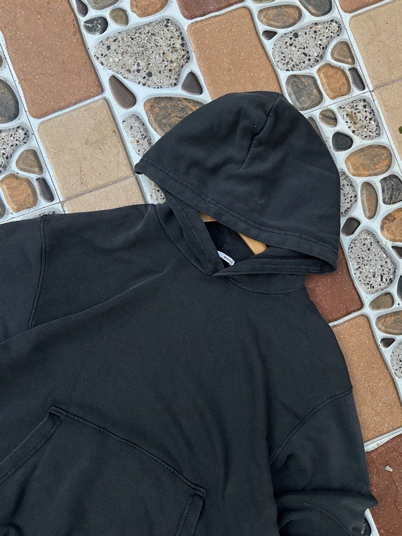 GU ash black hoodie (Category: Coats, Jackets and Outerwear) located in Polangui. Submitted by thruftgineer (Listing ID 1468230045, Image 2). Description: .