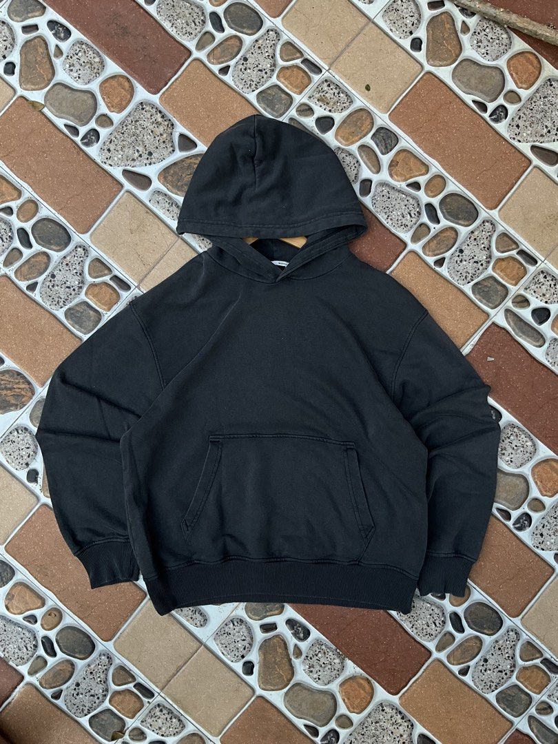 GU ash black hoodie (Category: Coats, Jackets and Outerwear) located in Polangui. Submitted by thruftgineer (Listing ID 1468230045, Image 1). Description: .