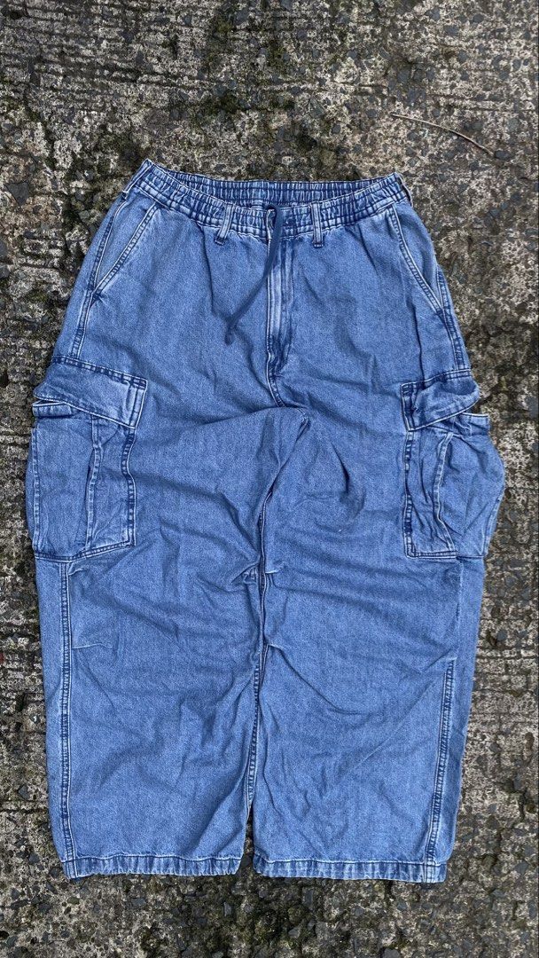 GU baggy cargo balloon pants (Category: Jeans) located in Quezon City. Submitted by noturtypicalthirft (Listing ID 1468155812, Image 1). Description: for sale baggy balloon cargo pants free waist 40 length 15.5-16 thigh 11 legs opening 600 pesos qc loc.