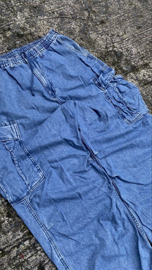 GU baggy cargo balloon pants (Category: Jeans) located in Quezon City. Submitted by noturtypicalthirft (Listing ID 1468155812, Image 2). Description: for sale baggy balloon cargo pants free waist 40 length 15.5-16 thigh 11 legs opening 600 pesos qc loc.
