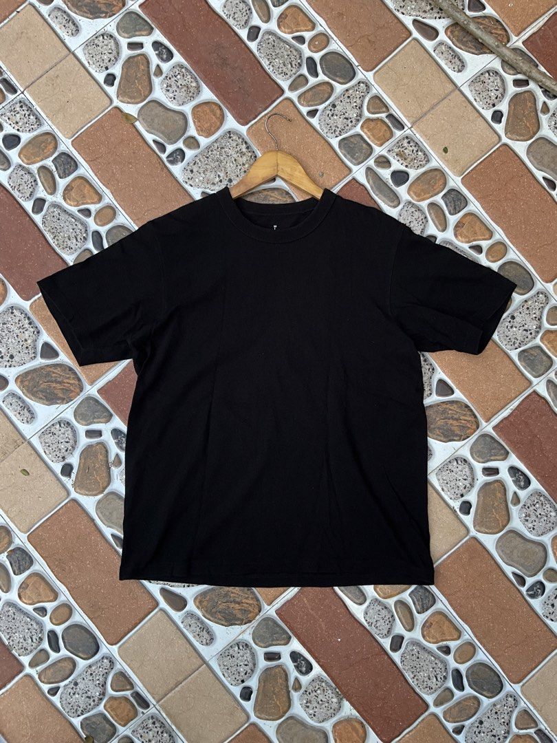 GU crew neck plain black tee Uniqlo (Category: Tshirts & Polo Shirts ) located in Polangui. Submitted by thruftgineer (Listing ID 1468229143, Image 1). Description: .
