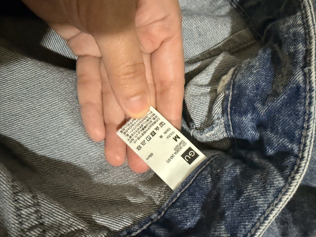 GU Denim Cargo Pants Size M Blue Wide Leg (Category: Jeans) located in Mandaluyong City. Submitted by riz_040521 (Listing ID 1468073709, Image 3). Description: - Brand/Model: GU Denim Cargo Pants - Color/Wash: Blue acid wash - Size: M (Waist: 66cm) - Material: 100% cotton - Fit: Mid-rise, straight wide legs - Features: Cargo pockets on both sides, front zipper and button closure -BOUGHT IN JAPAN 🇯🇵 -worn once.