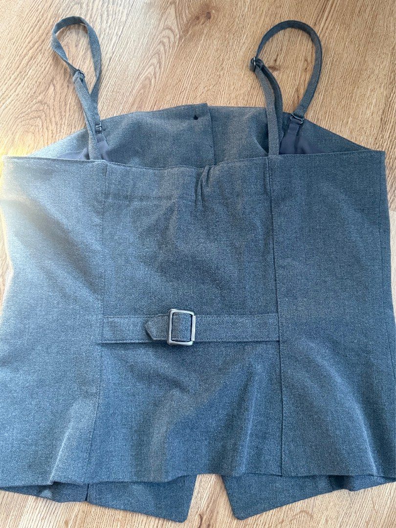 GU GRAY BUTTON-DOWN CAMI TOP (Category: Sleeveless) located in Las Pinas. Submitted by coolthreadz (Listing ID 1468161046, Image 2). Description: 🩶 GU GRAY BUTTON-DOWN CAMI TOP 🤍 Size: Medium (M) ✨ Gray tailored camisole with button details 🩶 Adjustable straps and back buckle detail 👚 Pre-loved, perfect for layering or casual outfits! 📸 Actual photos posted 📦 RFS: Decluttering my wardrobe!.