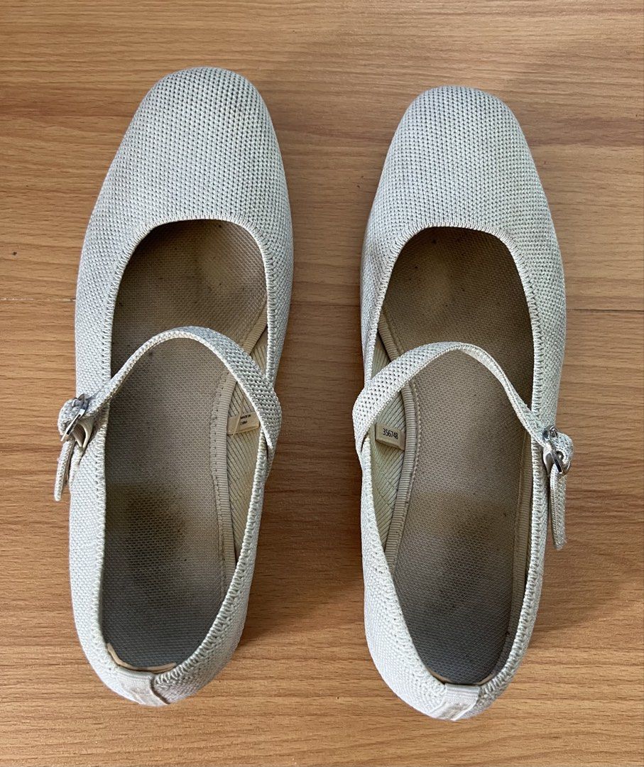 GU Mary Jane Ballet Flats (Category: Flats & Sandals) located in Muntinlupa City. Submitted by abbysantosss (Listing ID 1468113129, Image 1). Description: Size: EU 35 / US 5.5 True to size Needs cleaning .