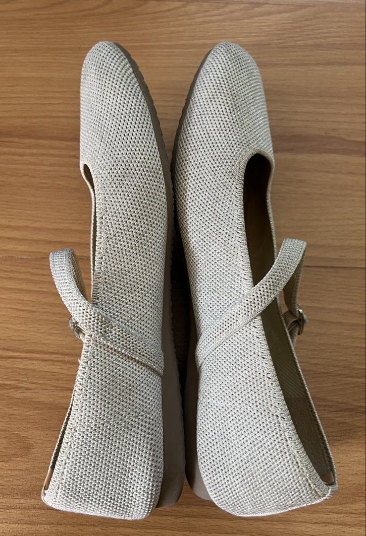 GU Mary Jane Ballet Flats (Category: Flats & Sandals) located in Muntinlupa City. Submitted by abbysantosss (Listing ID 1468113129, Image 2). Description: Size: EU 35 / US 5.5 True to size Needs cleaning .